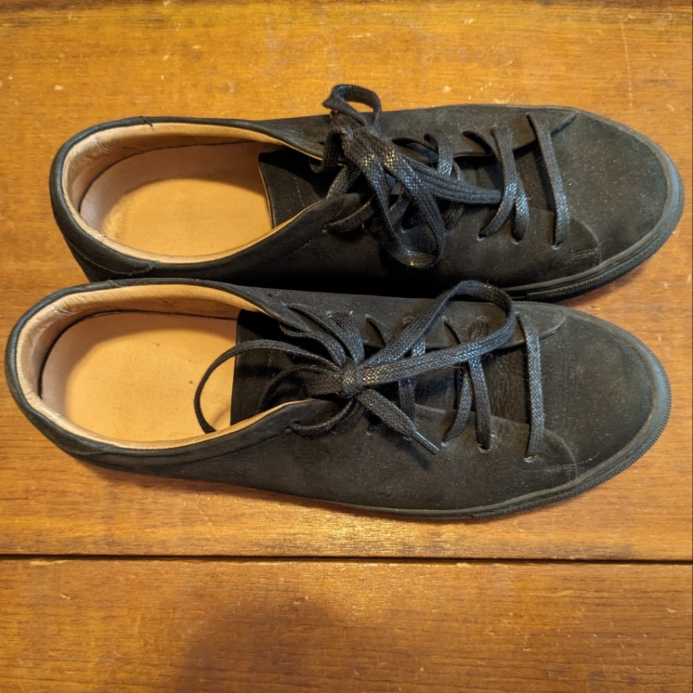 100% Nubuck Reid Sneakers